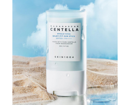 Солнцезащитный стик с шёлковым финишем SKIN1004 Hyalu-Cica Silky-Fit Sun Stick SPF50+ PA++++ 20 гр